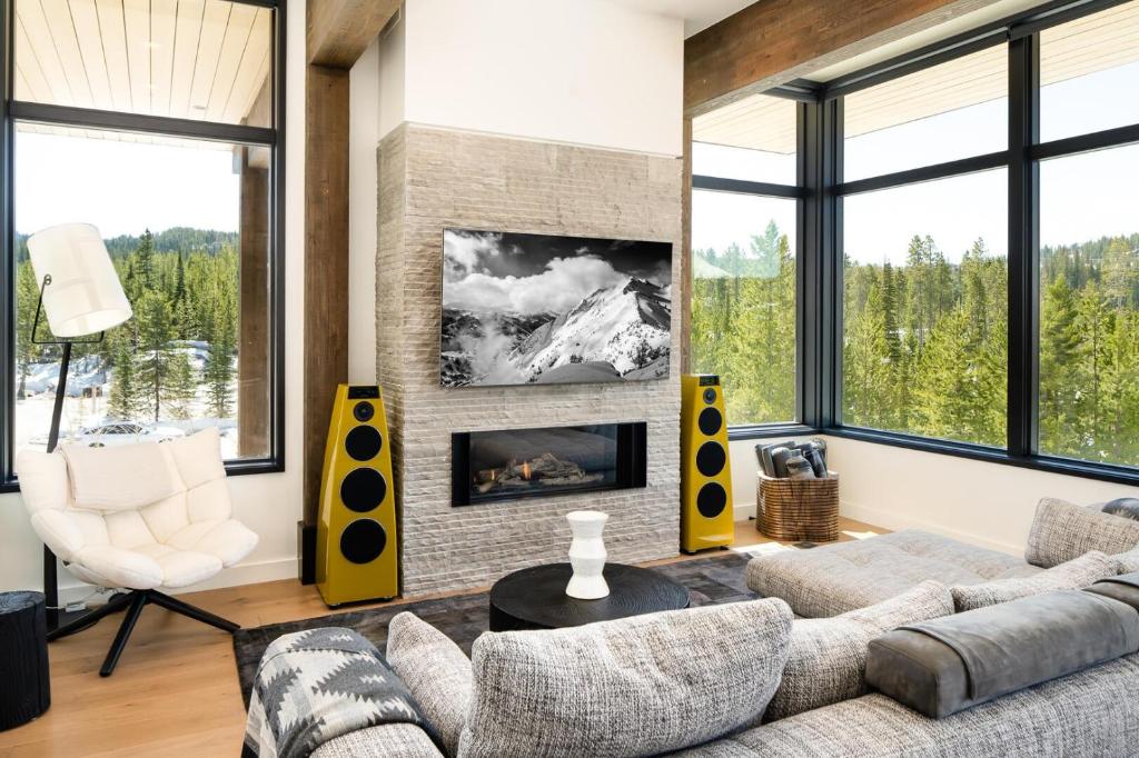 232 LakeLodge by Moonlight Basin Lodging, Big Sky