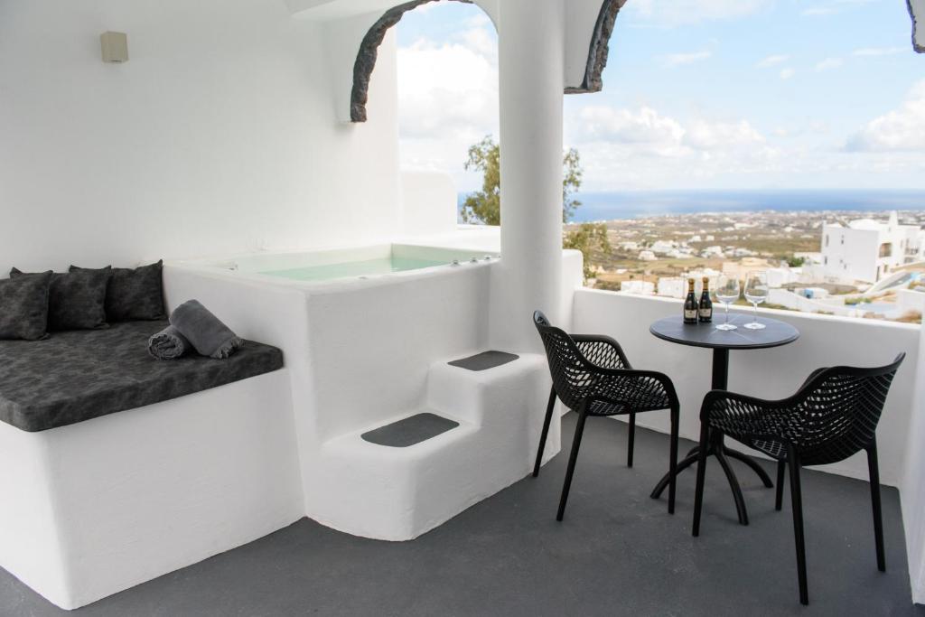 Black Shade Suite, Fira