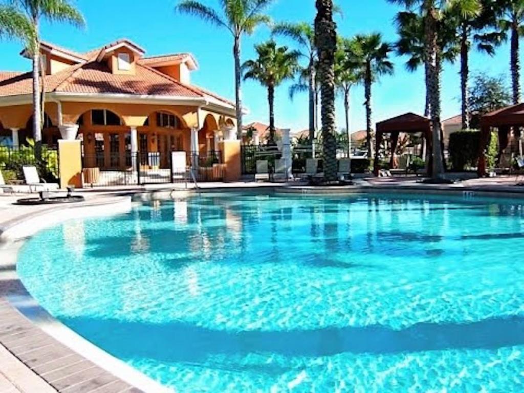 Cozy Home w Private Pool, Spa in Gated Resort near Disney -130, Davenport