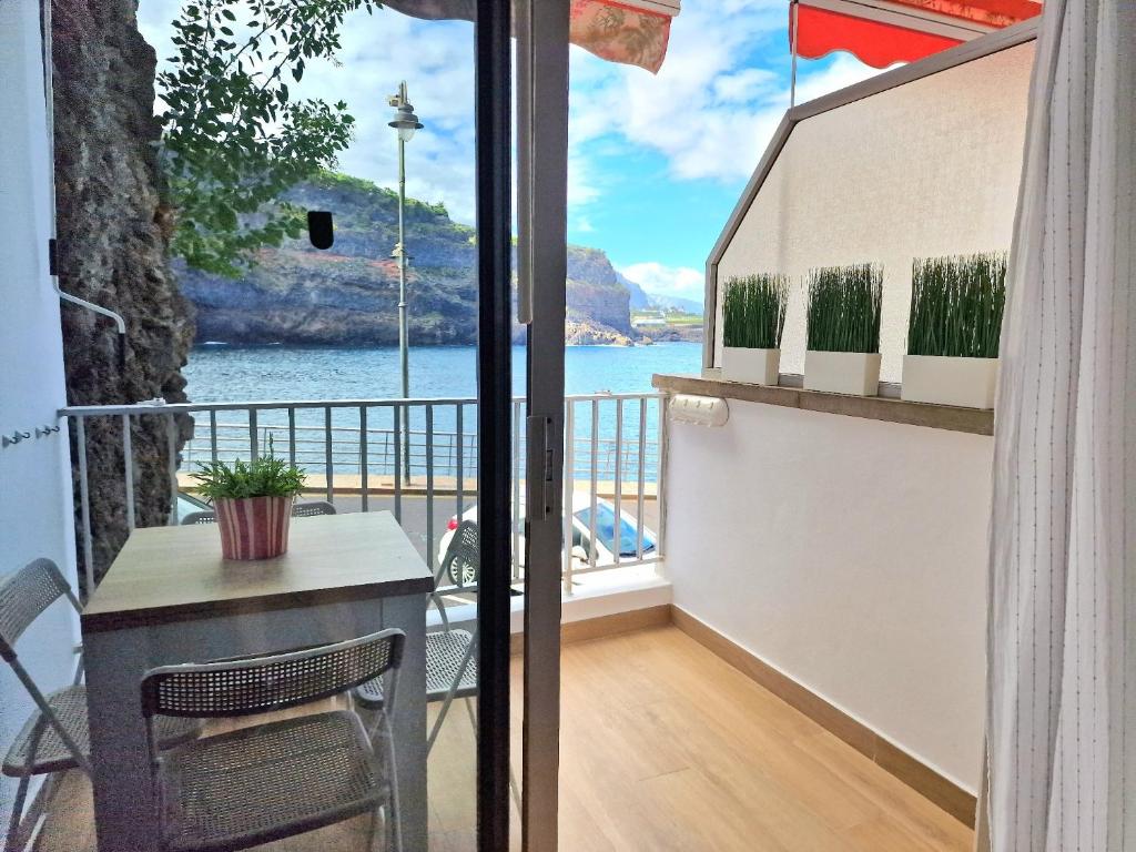 Relax Beachfront Vistas al Mar Studio in Tenerife - 2