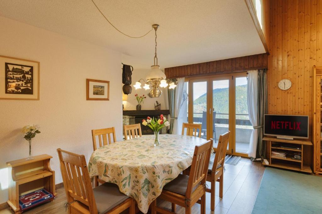 Savoleyres 35 Centrally placed ski in/out apartment next to lift with garage - 2