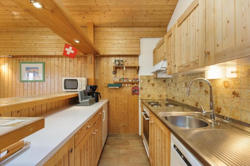 Savoleyres 35 Centrally placed ski in/out apartment next to lift with garage - 3