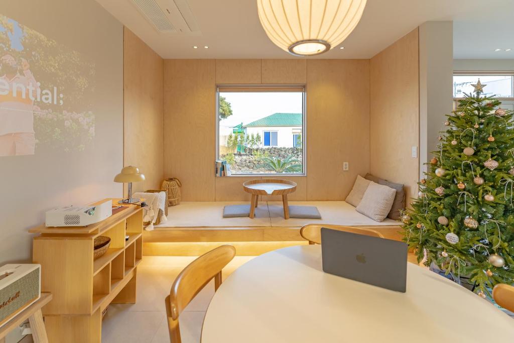 Aewol Gilro, Čedžu