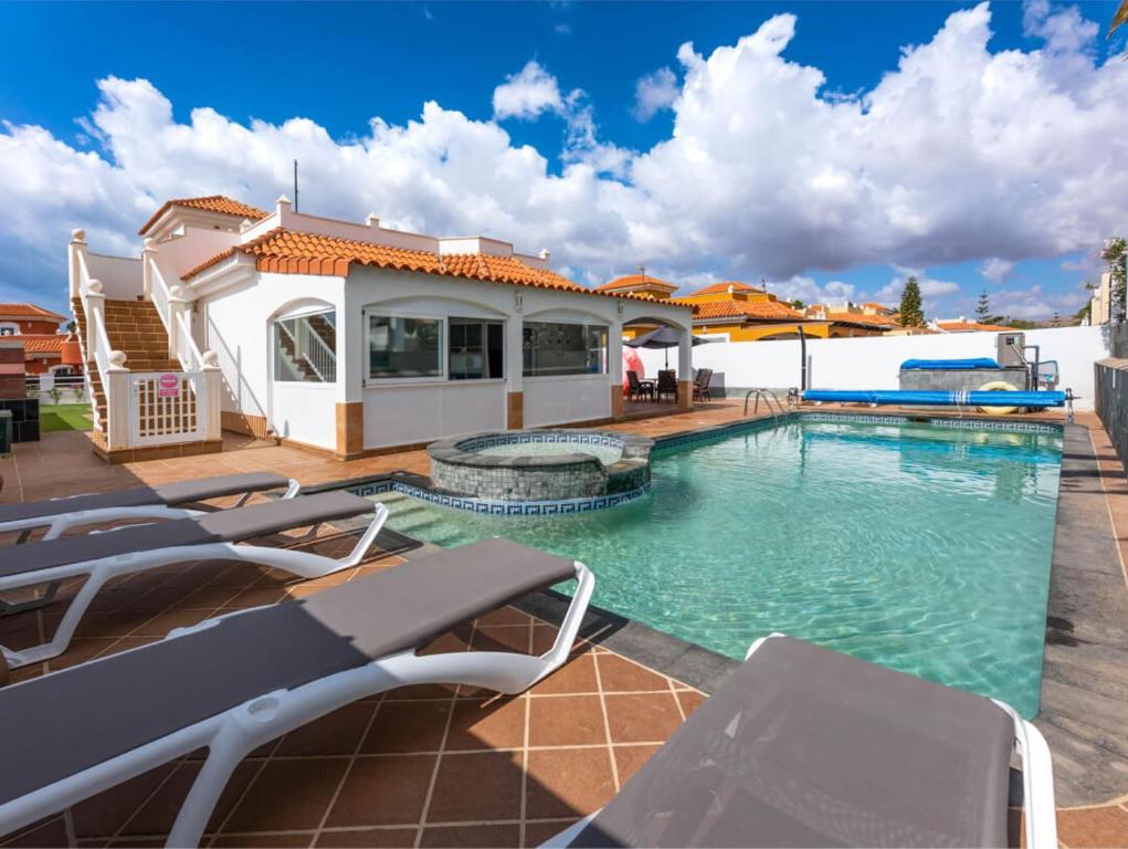 PRIMERA LUXURY HOUSE - 1