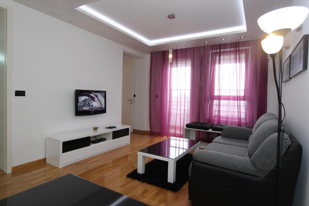 Aleksandar - Stan Na dan Belvil Novi Beograd, parking 5 evra dnevno - 2