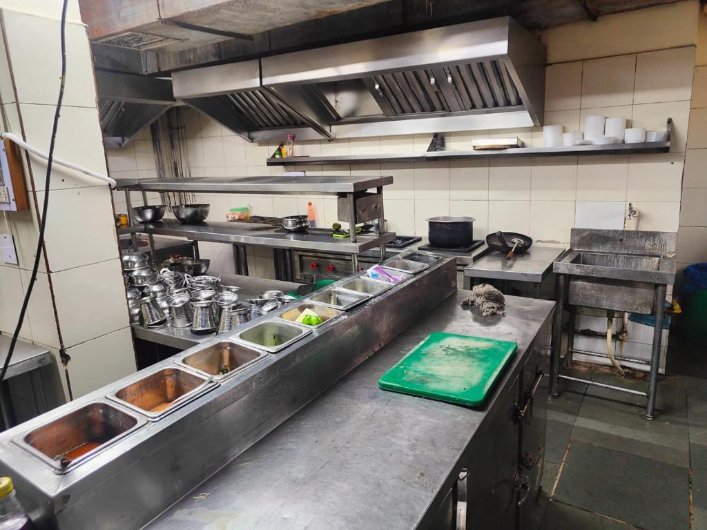 Kitchen, Hotel Kristal in Rewari