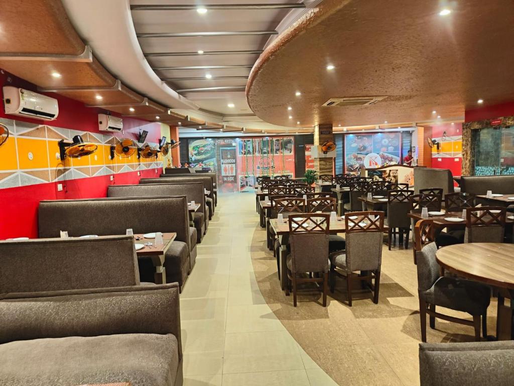 Restaurant, Hotel Kristal in Rewari