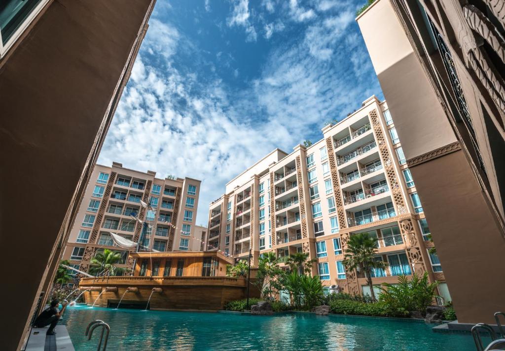 スイミングプール