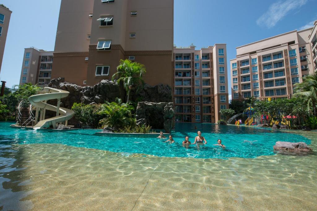 スイミングプール