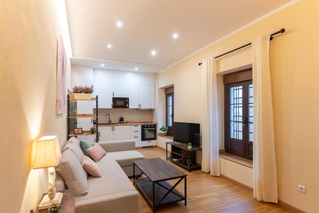 APARTAMENTO PUERTA DE CÓRDOBA- Exterior con balcones - 4