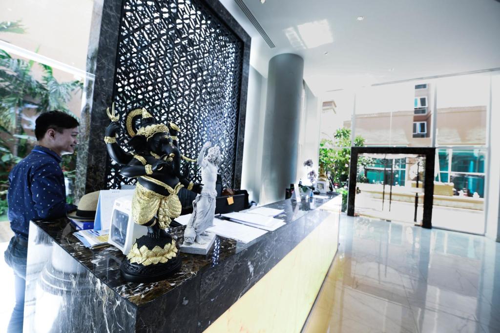 フロント・ロビー