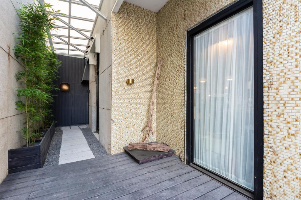 Yu Tainan BnB, Tchaj-nan