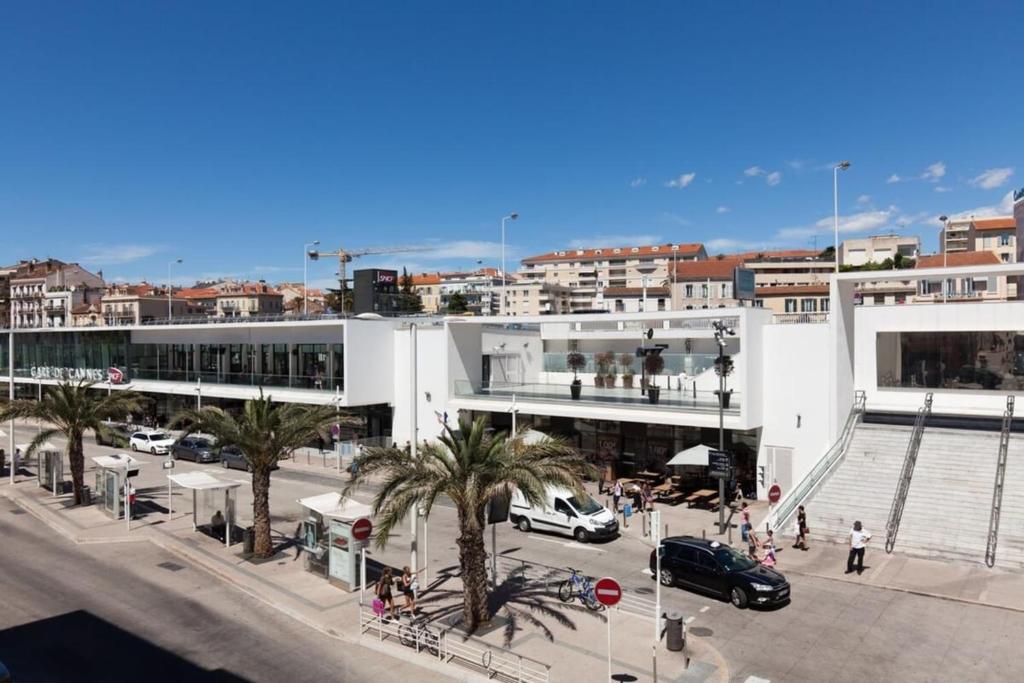 Downtown Cannes walk to Beaches and Croisette - 4