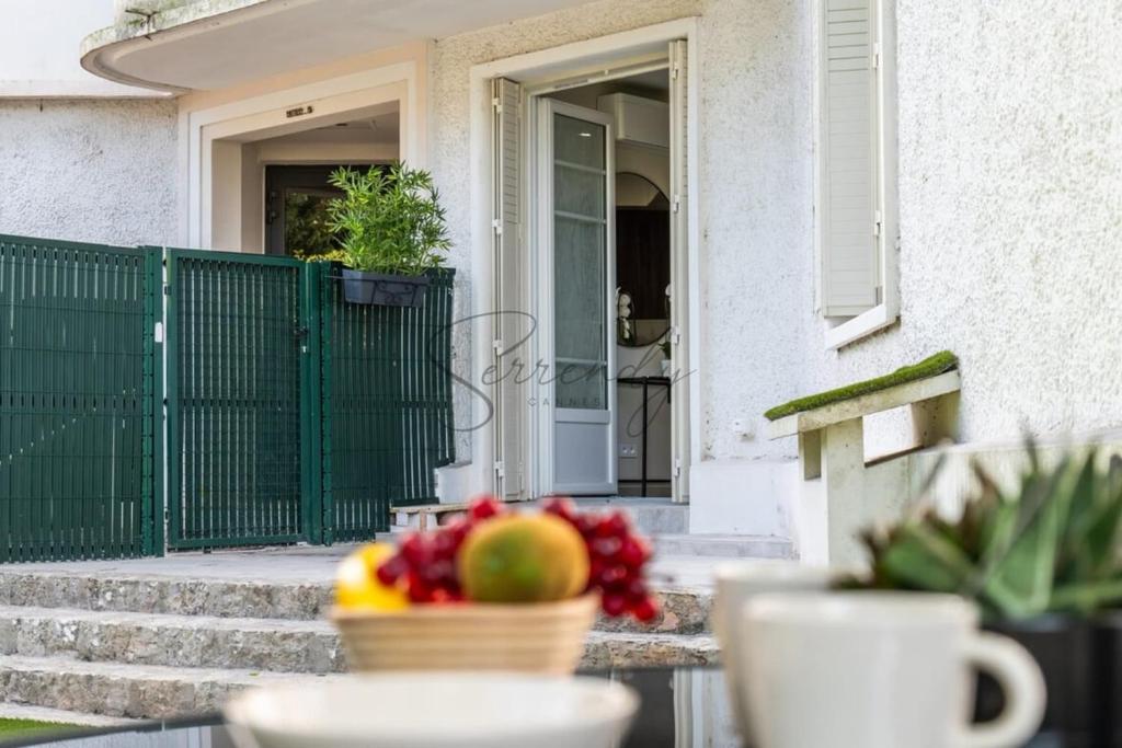 Garden-level apartment 10-min on foot to City Center - 4