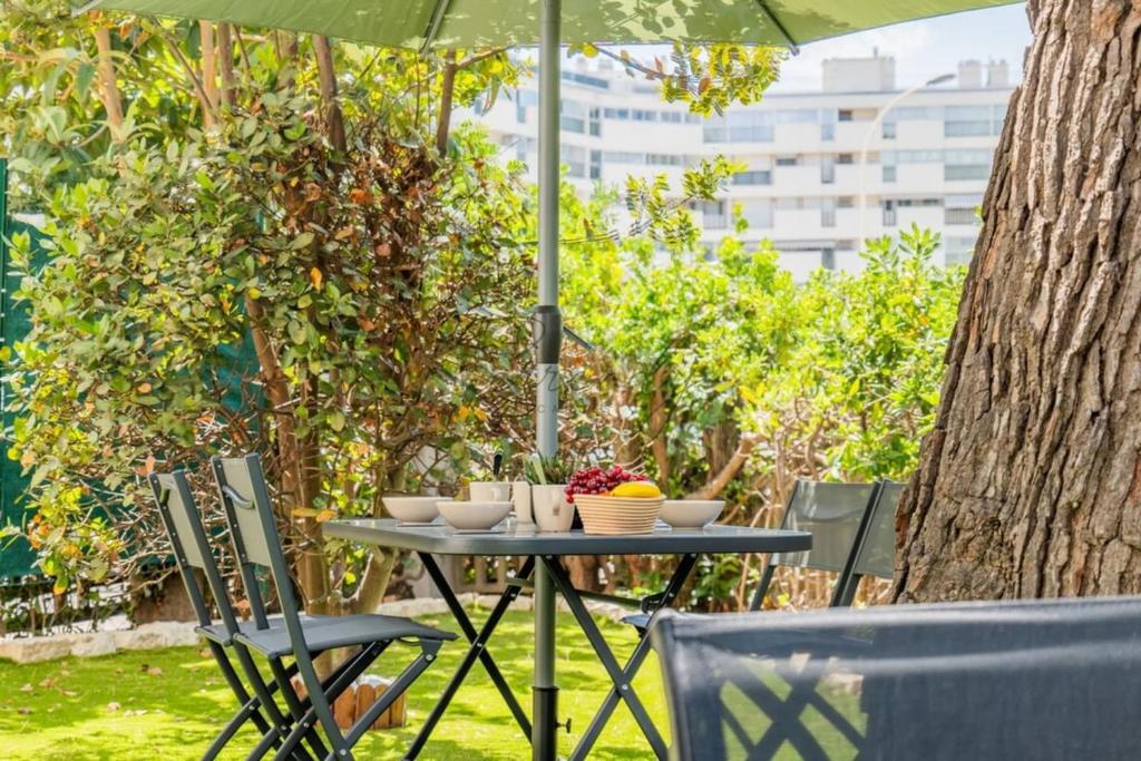 Garden-level apartment 10-min on foot to City Center - 5