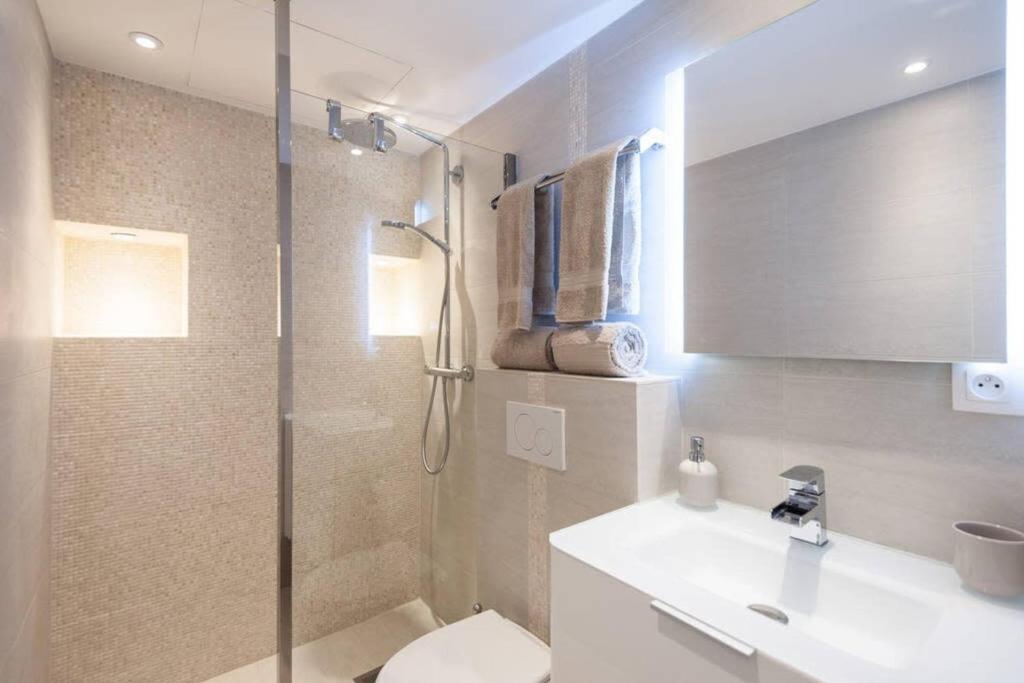 Downtown Cannes Modern 1-Br Apartment - 5