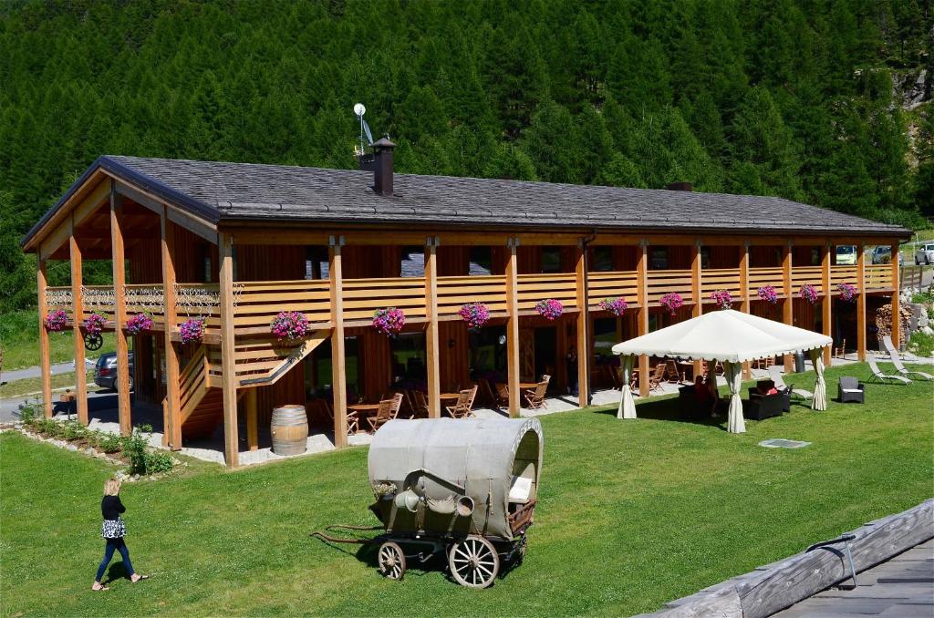La Tresenda Hotel and Mountain Farm - 1