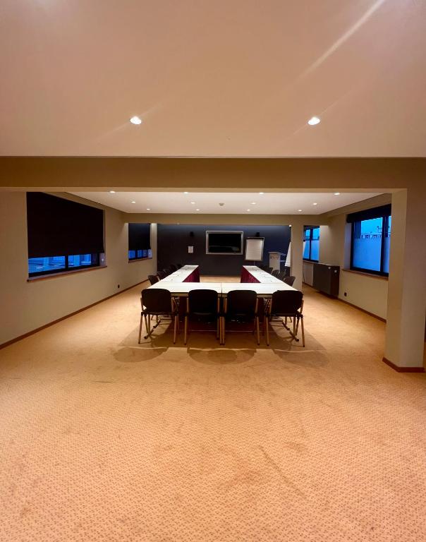 会議室 / ダンスホール