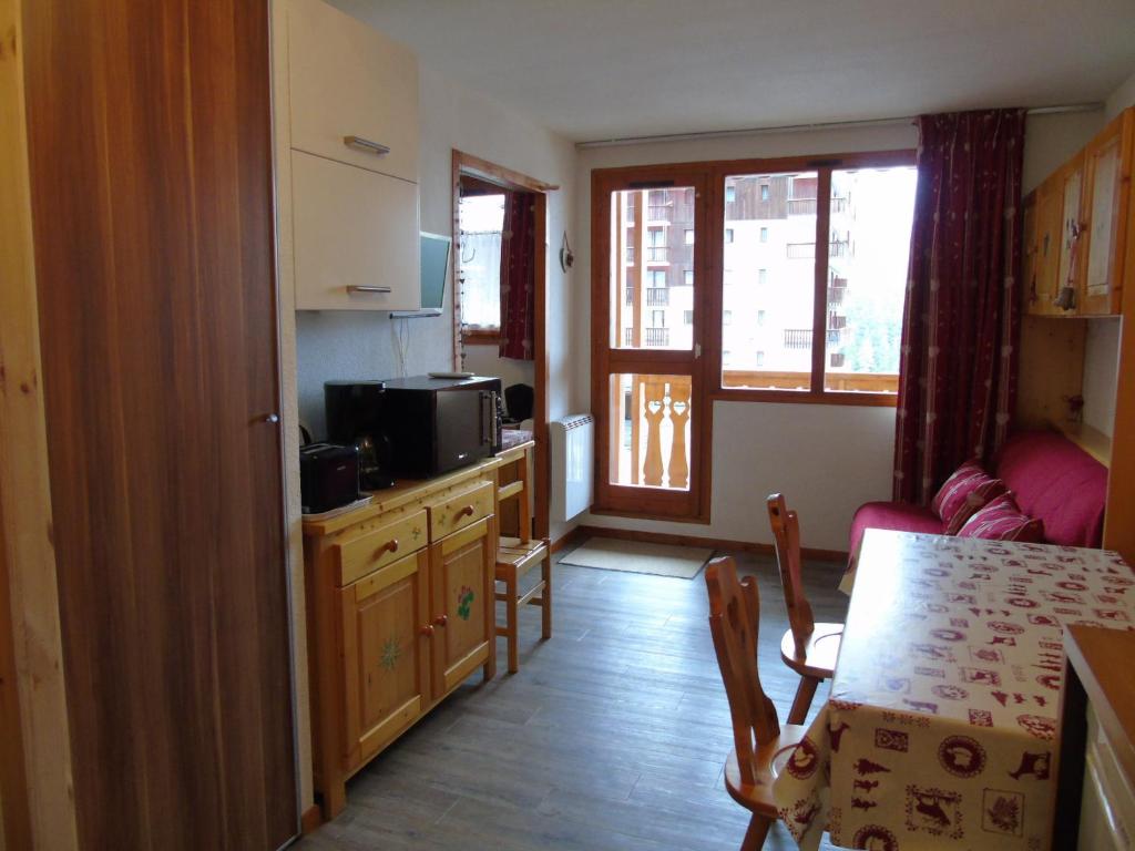 Studio cosy avec cabine, balcon, proche télécabine, commerces et écoles de ski à Valfréjus - FR-1-561-8 - 5