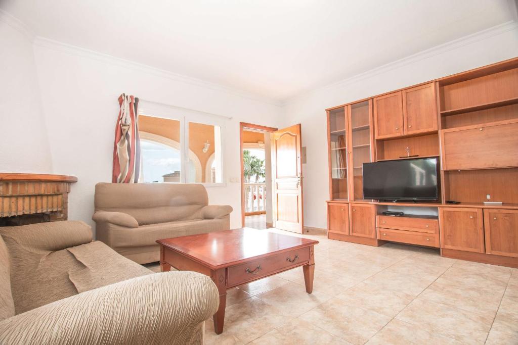 Shared lounge/TV area