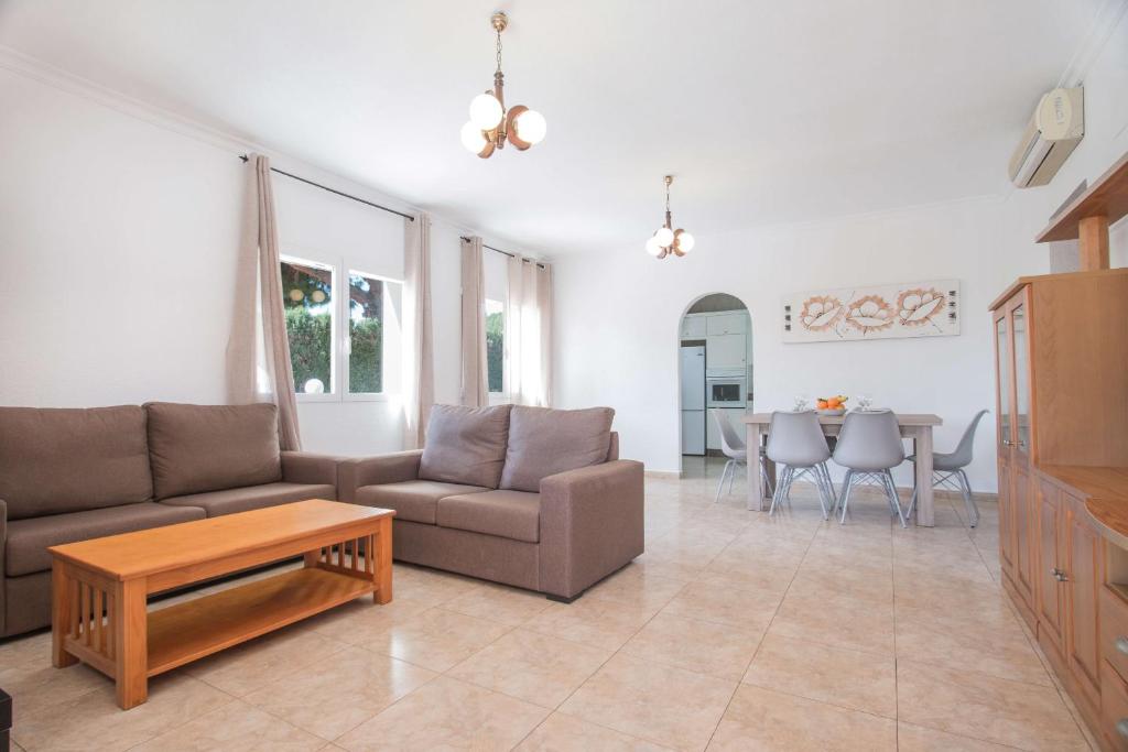 Shared lounge/TV area