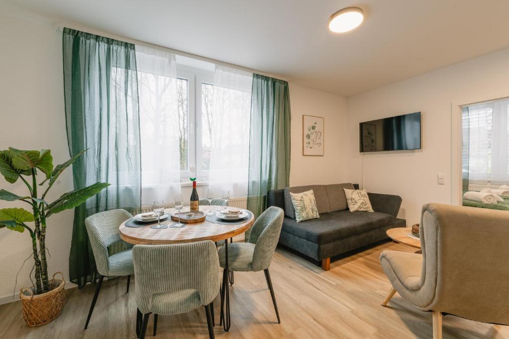 Modernes 2-Zimmer Themen-Apartment "Stadtwäldchen" im Zentrum