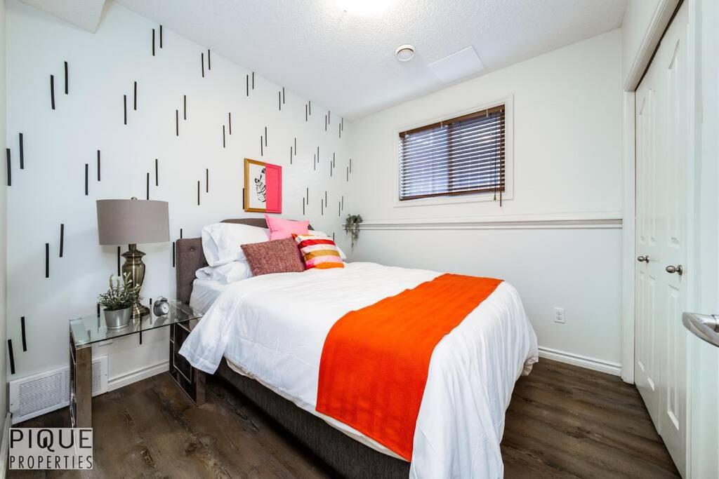 Chic Modern Vibes - Sleeps 6 - Netfix - Wifi - Long Stays, Edmonton