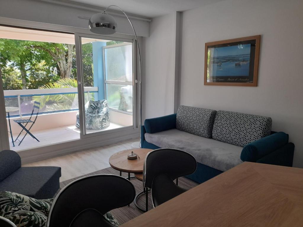 Appartement T2 à Arcachon - Proche du Casino, Centre-ville, Plage d'Eyrac, Parking et Balcon - FR-1-319-510 - 3