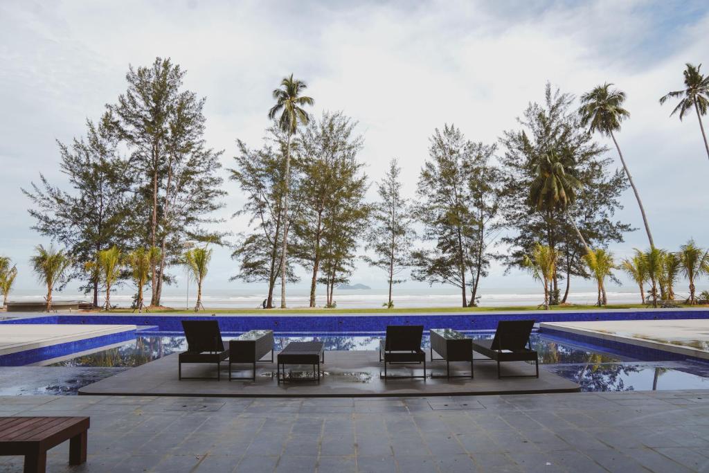 3. 록시 비치 아파..