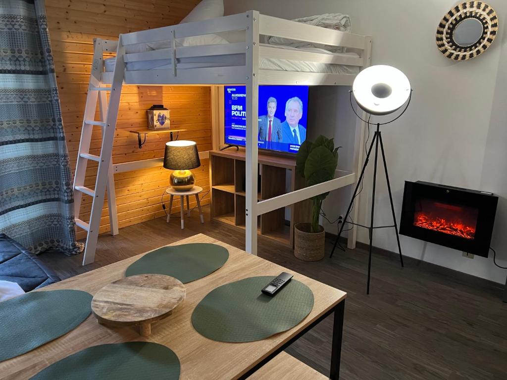 STUDIO LES IZARDS, Les Angles