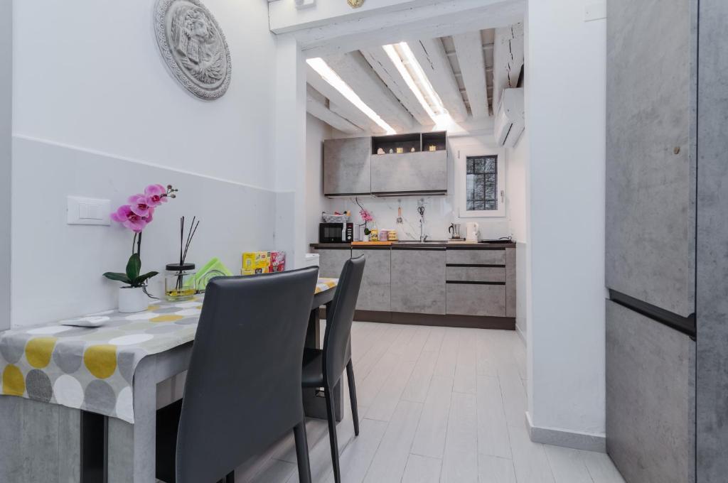 Palazzo Dolfin - Piazza San Marco Lovely Apartment, Benátky