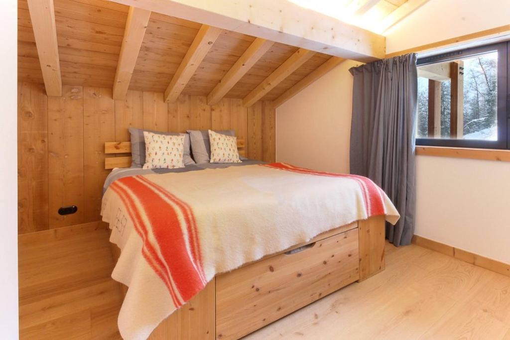 Chalet L'Oratoire & Mazot - Renovated Historic Chalet - Huge Garden & Separate Cabin for 2 - 5