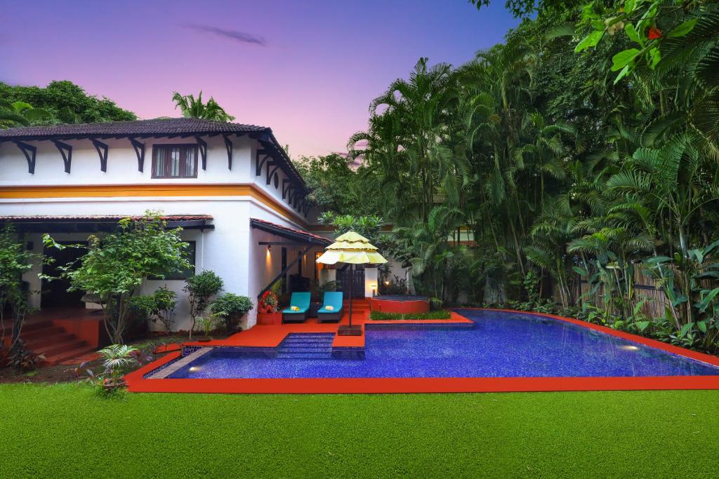 Swimming pool, Lemon Tree Amarante Beach Resort in Goa