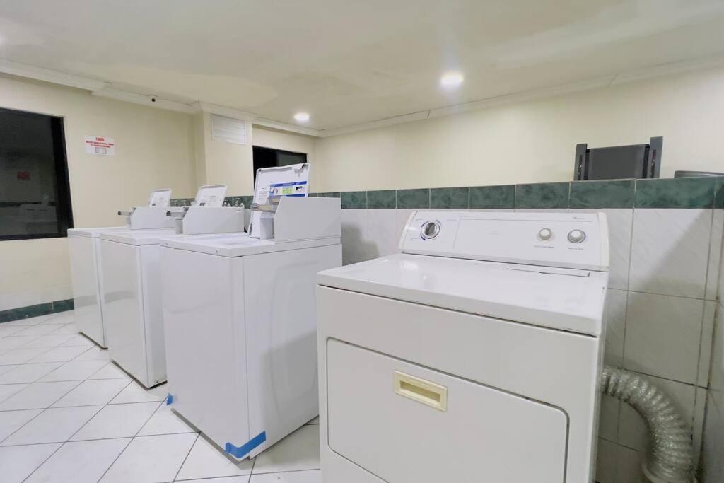 Penthouse with 2 bedrooms, 2 full bathrooms, 2 smart tv, gym, communal laundry - 3