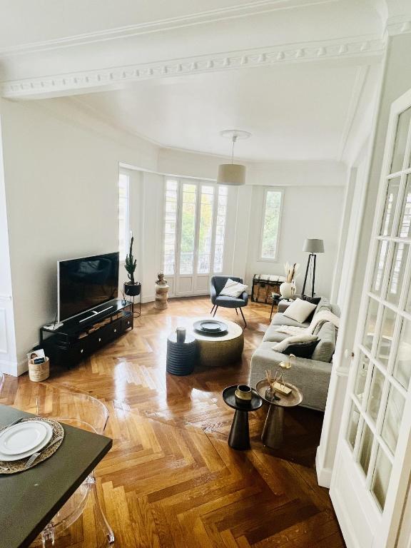 Luxueux Appartement 115m2, 3 Chambres centre ville avec parking à 5 min plage -climatisation - 5