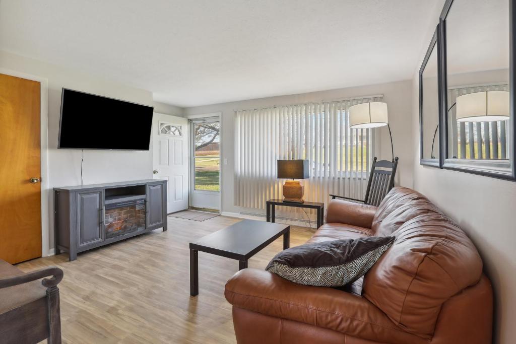 Massillon Vacation Rental with On-Site Pond Access!