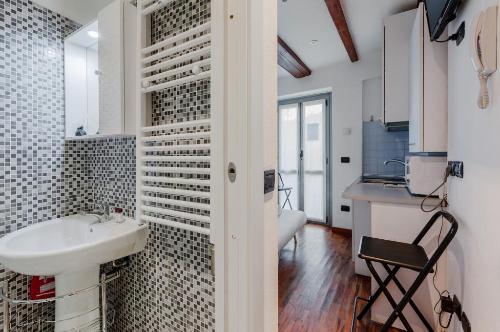 GuestHost - Sant Ambrogio Lovely Flat - 2