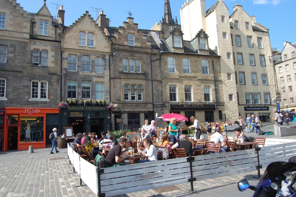 Entrance, Greyfriars Apartments - Grassmarket in Edinburgh