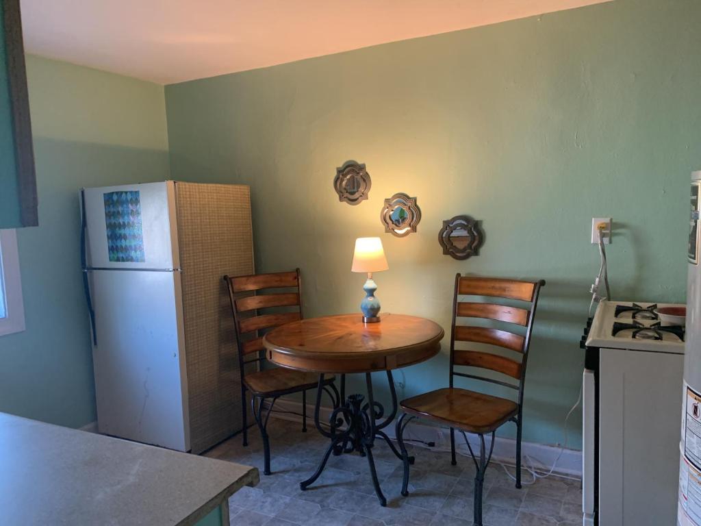 Beach Side Studio #3 apts, North Camellia Acres