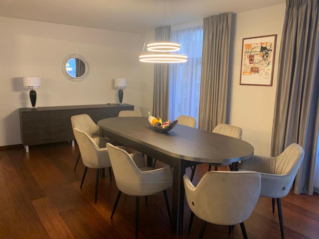 Botanique Suites AirBnB, Antwerp 2