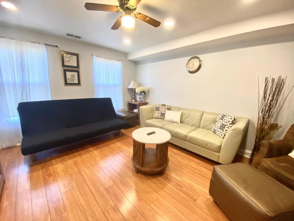 Shanghai 2900 - Vintage Oriental Style 2BR w Parking near Airport, Filadelfie