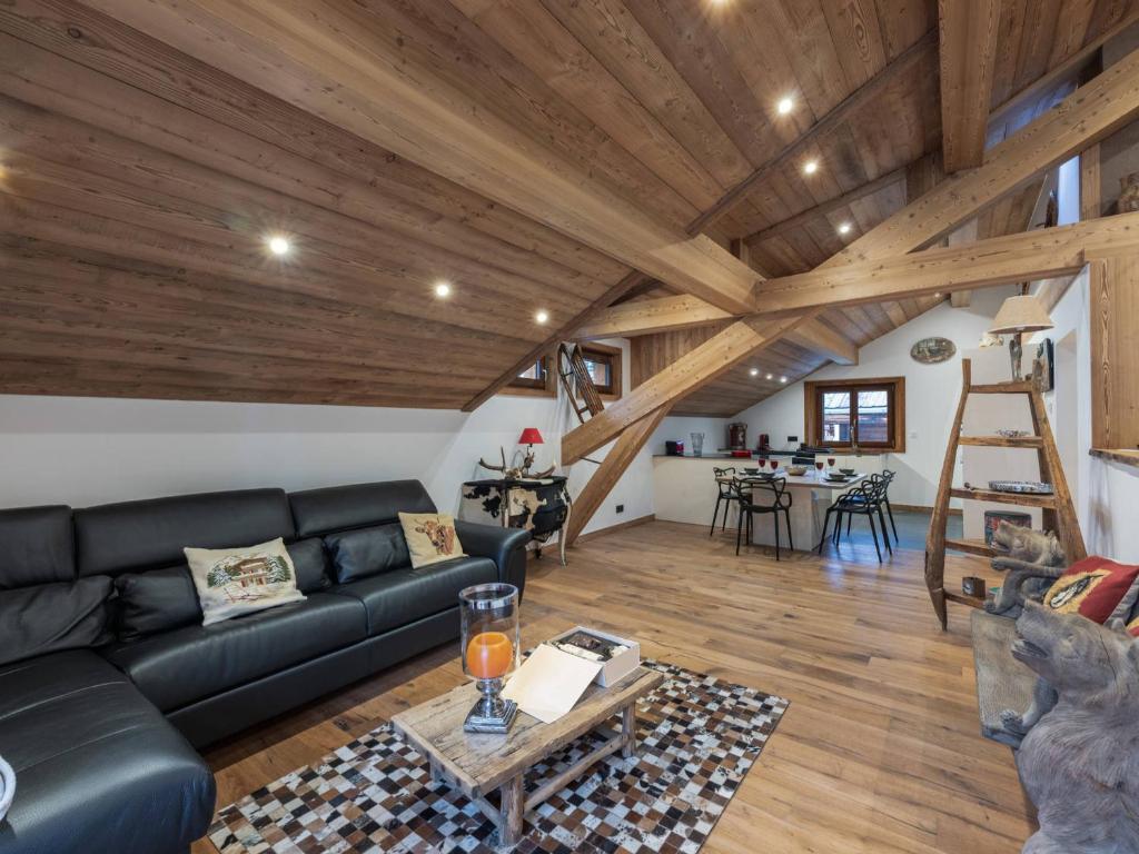 Appartement rénové au centre de Megève avec balcon et parking - FR-1-569-137 - 3