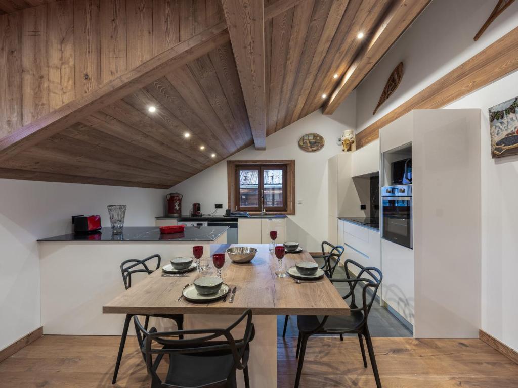 Appartement rénové au centre de Megève avec balcon et parking - FR-1-569-137 - 4