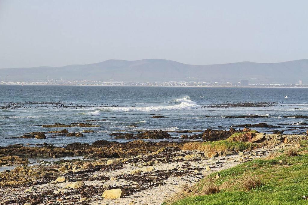 Studio 18 on the Golden Mile next to V&A Waterfront, Kapské Město