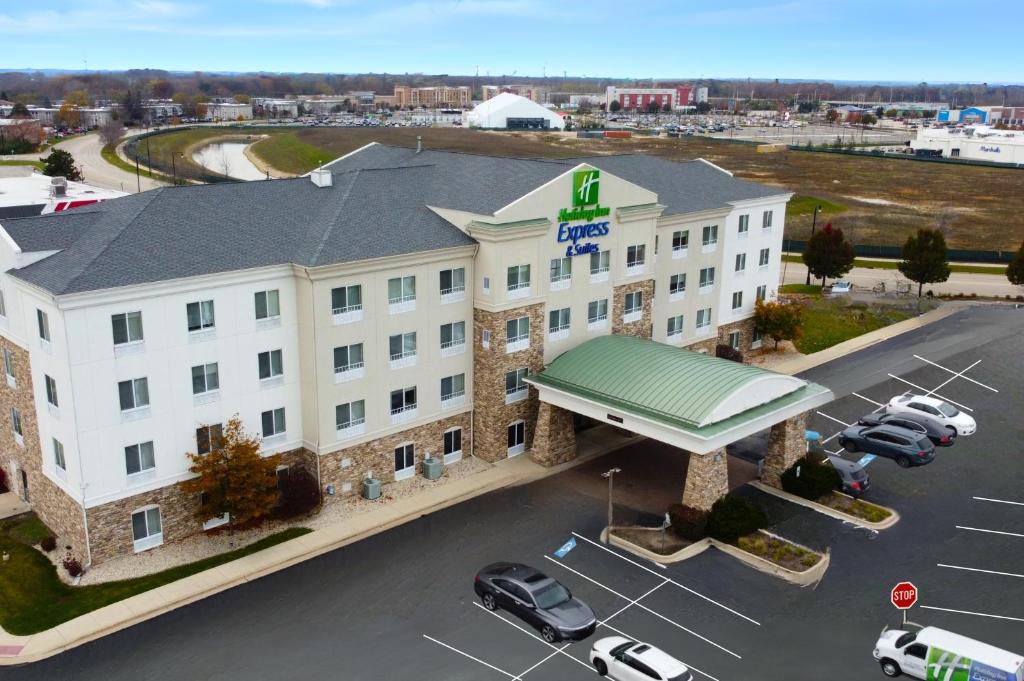 Holiday Inn Express & Suites Chicago North-Waukegan-Gurnee by IHG 外観
