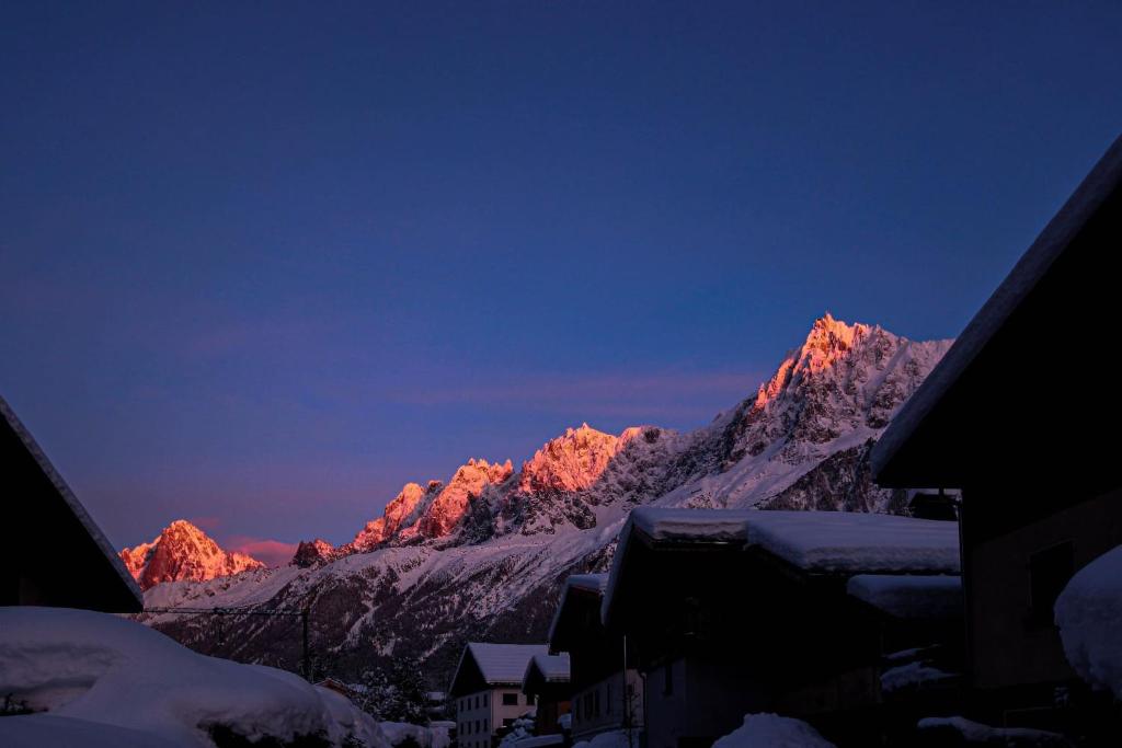 The Historic Chalet Les Allognes Mont-Blanc views - 4