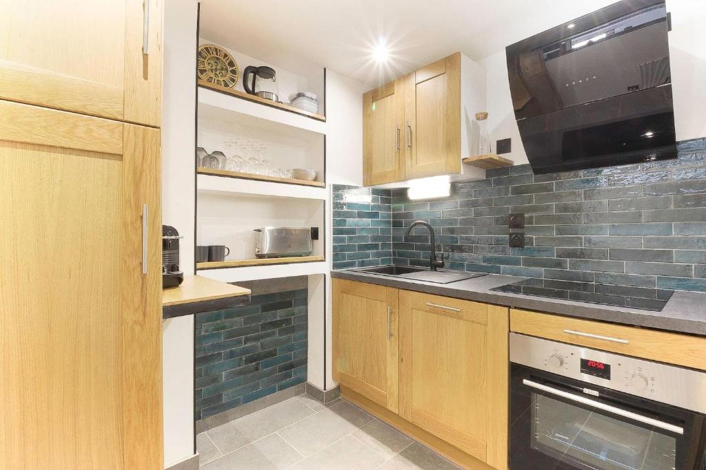 Bellevarde Apt - Newly Renovated - Central - Beside TMB start/end - 5