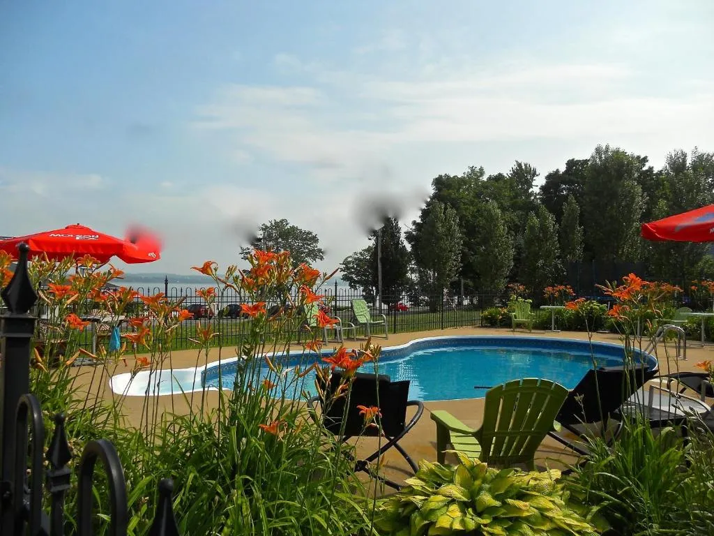 Chalets Plage St-Jean 2, hotel in Saint-Jean