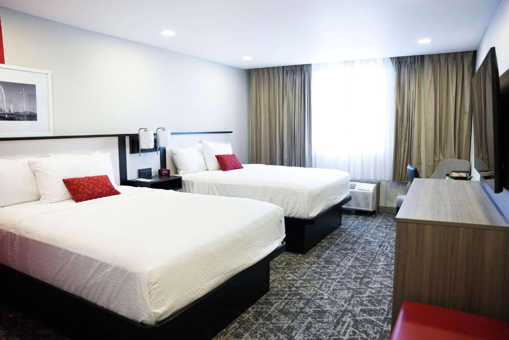 Ramada by Wyndham DFW Airport, Irving