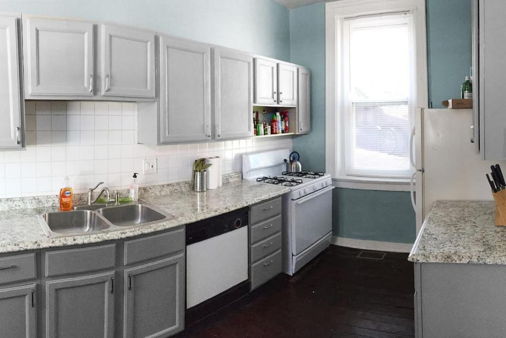 Cozy Apt in Walkable Area Downtown with Parking, Cincinnati